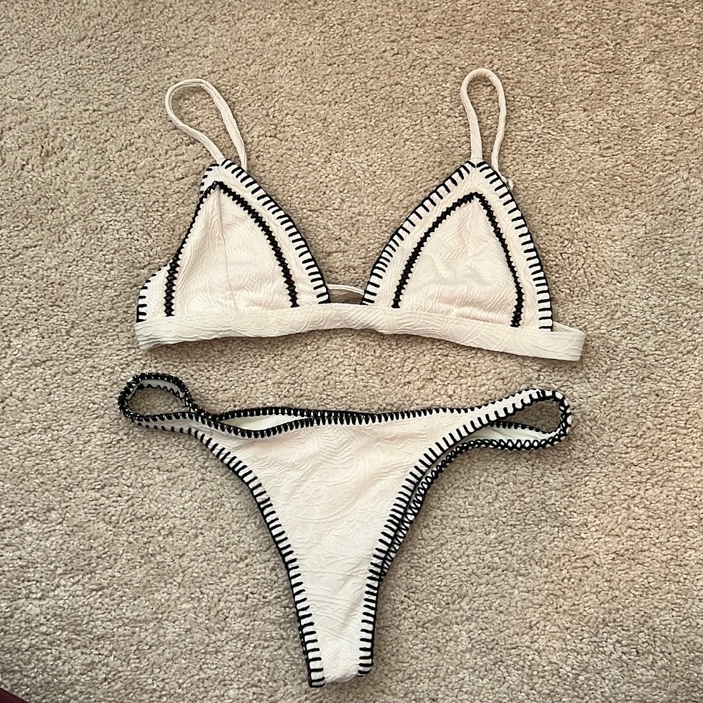 Ellejay bikini gently used size Medium fits more like a small